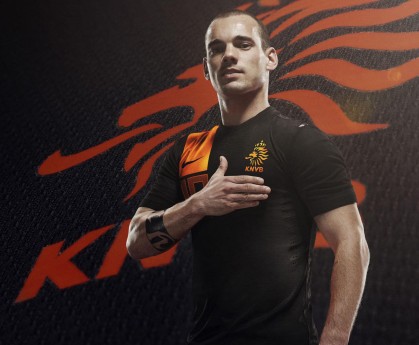 kaiyun sports-7成进球靠一人？曼城3-1逆转黑马，哈兰德梅开二度10轮轰13球，曼城引援哈兰德